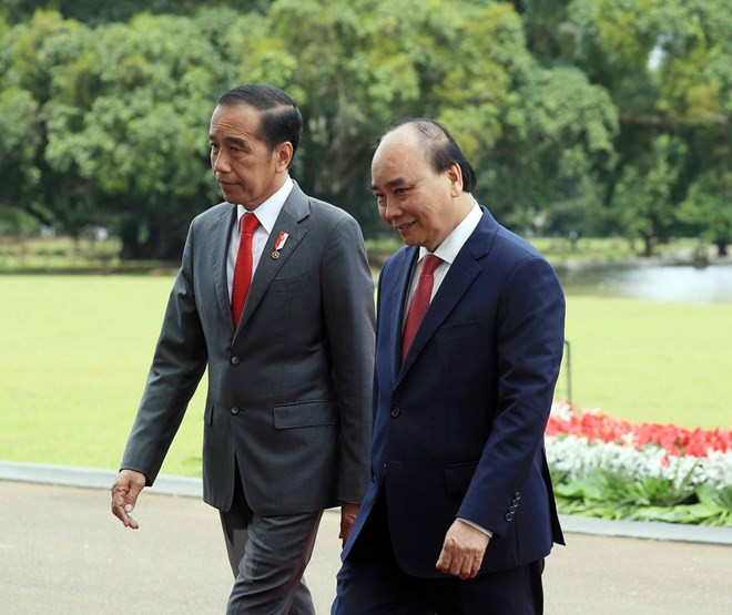 Sáng 22/12, lễ đón chính thức Chủ tịch nước Nguyễn Xuân Phúc tới Cộng hòa Indonesia được tổ chức trọng thể tại Thủ đô Jakarta, dưới sự chủ trì của Tổng thống Joko Widodo. (Ảnh: Thống Nhất/TTXVN)