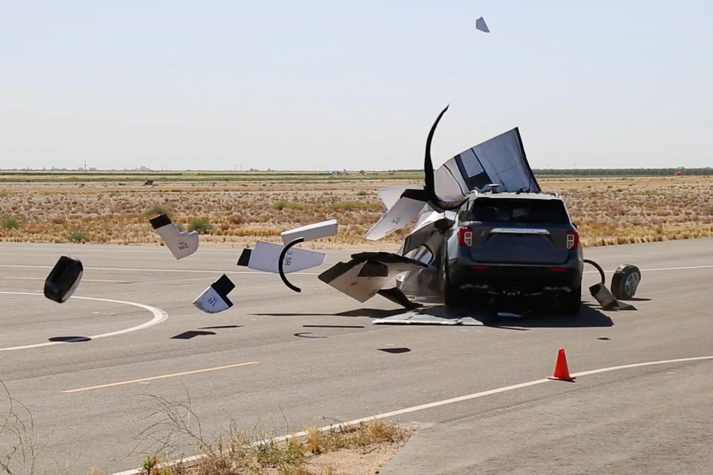 Phanh tự động khẩn cấp hoạt động kém hiệu quả hơn khi ở tốc độ cao. Phanh tự động khẩn cấp hoạt động kém hiệu quả hơn khi ở tốc độ cao.