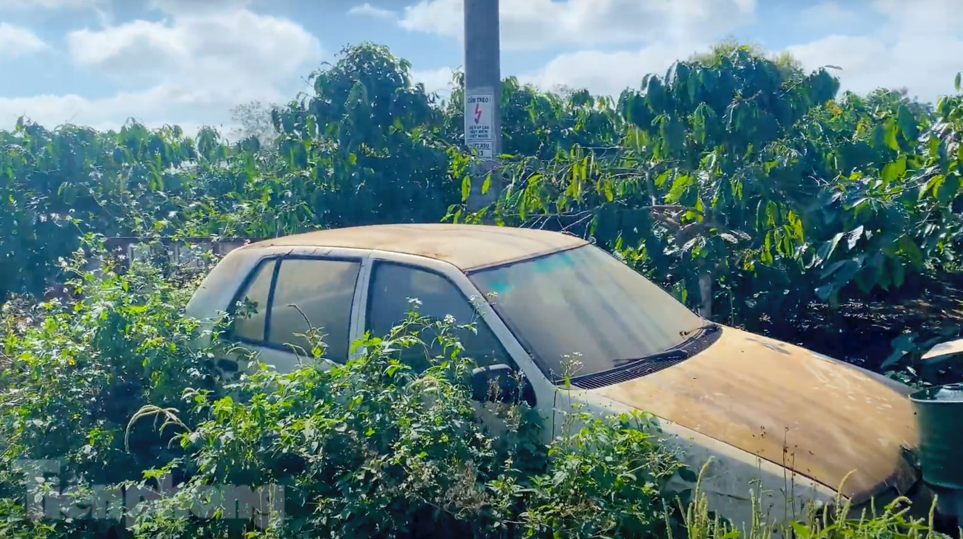 Tình trạng chiếc Daihatsu Charade khi anh Kim Đại mới mua về. Ảnh: Bazan TV. Tình trạng chiếc Daihatsu Charade khi anh Kim Đại mới mua về. Ảnh: Bazan TV.