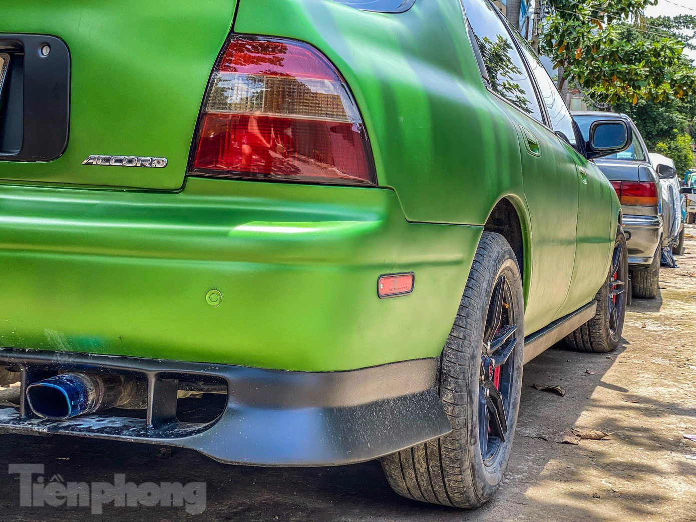 Màu sơn trang nhã của chiếc xe.