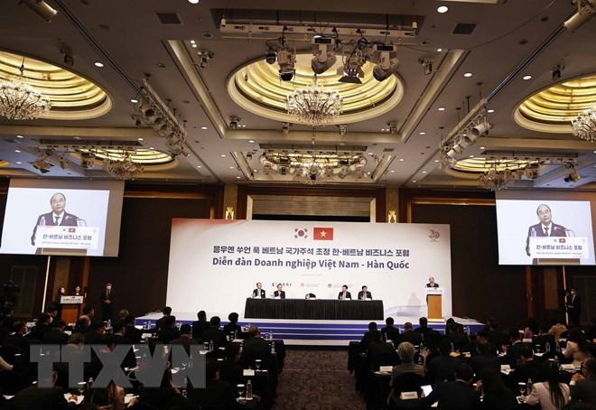 Chủ tịch nước Nguyễn Xuân Phúc phát biểu tại diễn đàn. (Ảnh: Thống Nhất/TTXVN) Chủ tịch nước Nguyễn Xuân Phúc phát biểu tại diễn đàn. (Ảnh: Thống Nhất/TTXVN)