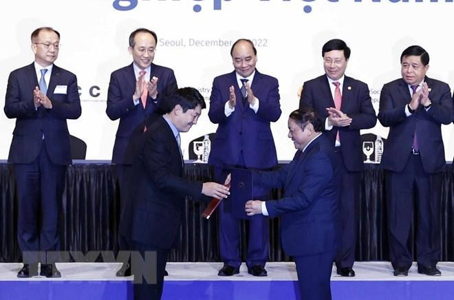 Chủ tịch nước Nguyễn Xuân Phúc và Phó Thủ tướng Hàn Quốc Choo Kyung-ho chứng kiến lễ trao biên bản hợp tác về Văn hóa, Thể thao và Du lịch giữa hai nước. (Ảnh: Thống Nhất/TTXVN) Chủ tịch nước Nguyễn Xuân Phúc và Phó Thủ tướng Hàn Quốc Choo Kyung-ho chứng kiến lễ trao biên bản hợp tác về Văn hóa, Thể thao và Du lịch giữa hai nước. (Ảnh: Thống Nhất/TTXVN)