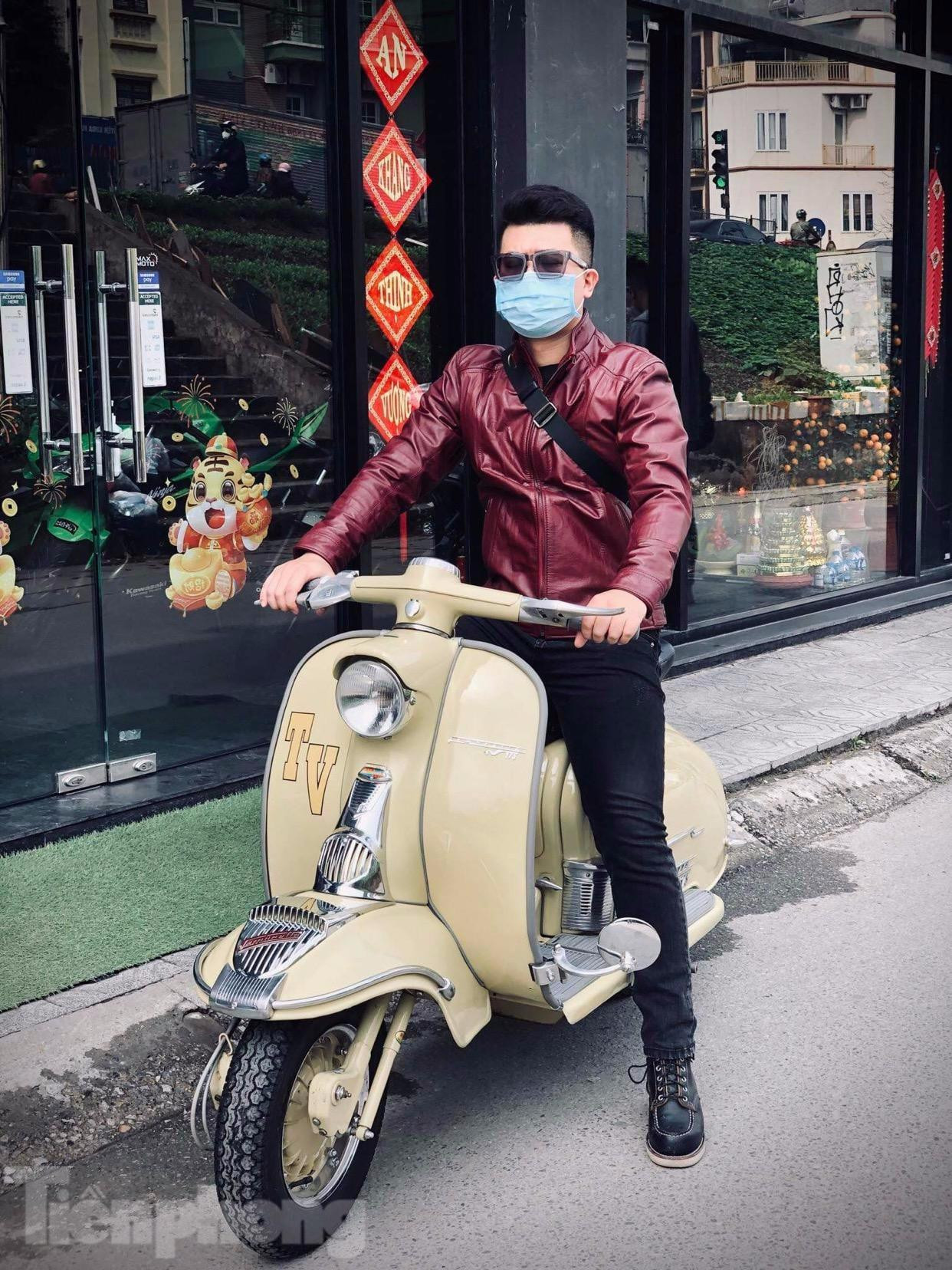 Vì đam mê, anh Đức vẫn quyết tâm "xuống tiền" để sở hữu chiếc scooter đời cổ. Vì đam mê, anh Đức vẫn quyết tâm "xuống tiền" để sở hữu chiếc scooter đời cổ.
