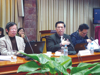 Các nhà khoa học, quản lý về hạt nhân Việt Nam dõi theo sự cố cháy nổ ở nhà máy hạt nhân Fukushima- Nhật Bản (ảnh cuộc họp của Bộ KH&CN hôm qua). Ảnh: Mỹ Hằng . Các nhà khoa học, quản lý về hạt nhân Việt Nam dõi theo sự cố cháy nổ ở nhà máy hạt nhân Fukushima- Nhật Bản (ảnh cuộc họp của Bộ KH&CN hôm qua) Ảnh: Mỹ Hằng