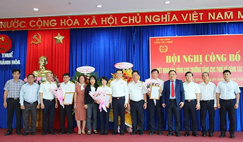 Lễ công bố các quyết định về công tác cán bộ tại Cục Thuế tỉnh Khánh Hòa. Ảnh: CP. Lễ công bố các quyết định về công tác cán bộ tại Cục Thuế tỉnh Khánh Hòa. Ảnh: CP.