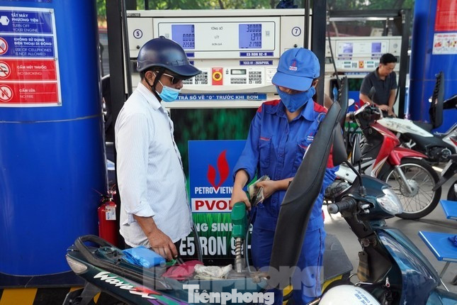 Giá xăng trong nước dự báo tiếp tục giảm. Giá xăng trong nước dự báo tiếp tục giảm.