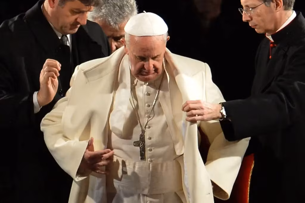 Trang phục thường ngày của Giáo hoàng Francis. Ảnh: Getty Images.