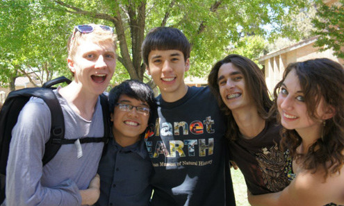 Học bổng ASSIT danh giá giúp Thái An (đeo kính) nhận được lời mời vào học của nhiều đại học nổi tiếng ở Mỹ. Ảnh: NVCC.. Học bổng ASSIT danh giá giúp Thái An (đeo kính) nhận được lời mời vào học của nhiều đại học nổi tiếng ở Mỹ. Ảnh: NVCC.