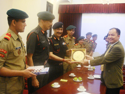 Đoàn thiếu sinh quân Ấn Độ (trái) tại Hà Nội	Ảnh: H.Y