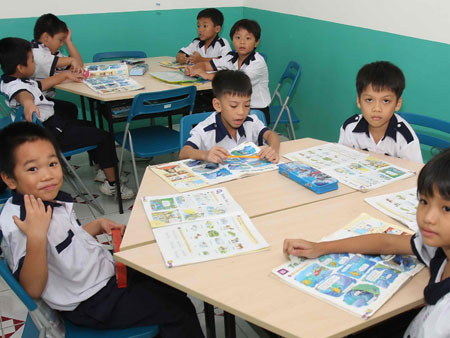 Học sinh lớp 2 Trường tiểu học Nguyễn Bỉnh Khiêm tham gia chương trình tiếng Anh Cambridge. Ảnh: Đào Ngọc Thạch. Học sinh lớp 2 Trường tiểu học Nguyễn Bỉnh Khiêm tham gia chương trình tiếng Anh Cambridge - Ảnh: Đào Ngọc Thạch