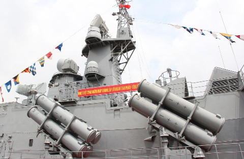 Hệ thống tên lửa U-ran được trang bị trên tàu pháo-tên lửa
