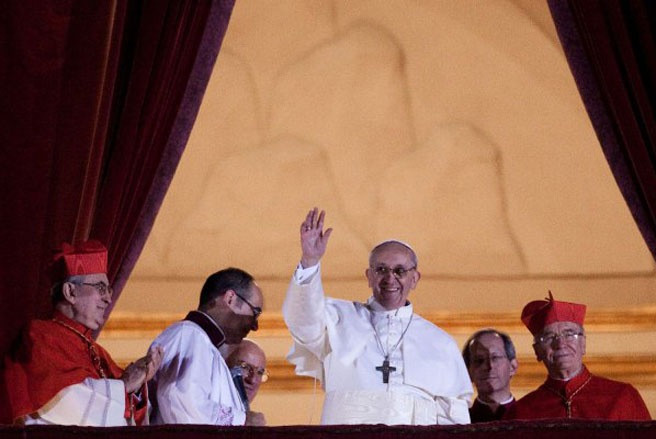 Bầu chọn Giáo hoàng. Hôm 13/3, một tháng sau khi Giáo hoàng Benedict XVI từ chức với lý do sức khỏe, Hồng y giáo chủ người Argentina Jorge Bergoglio đã được bầu vào vị trí Giáo hoàng. Ông đã chọn tông hiệu là Francis. Sau khi nhậm chức, Giáo hoàng Francis đã có những cải tổ nhằm minh bạch hóa tài chính của Vatican. Time cũng đã bình chọn ông là 