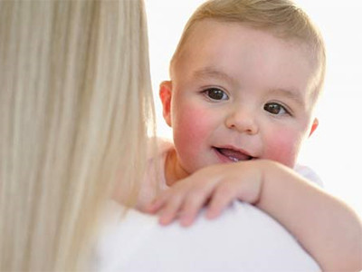  Bé mọc răng cửa từ 6 tháng tuổi