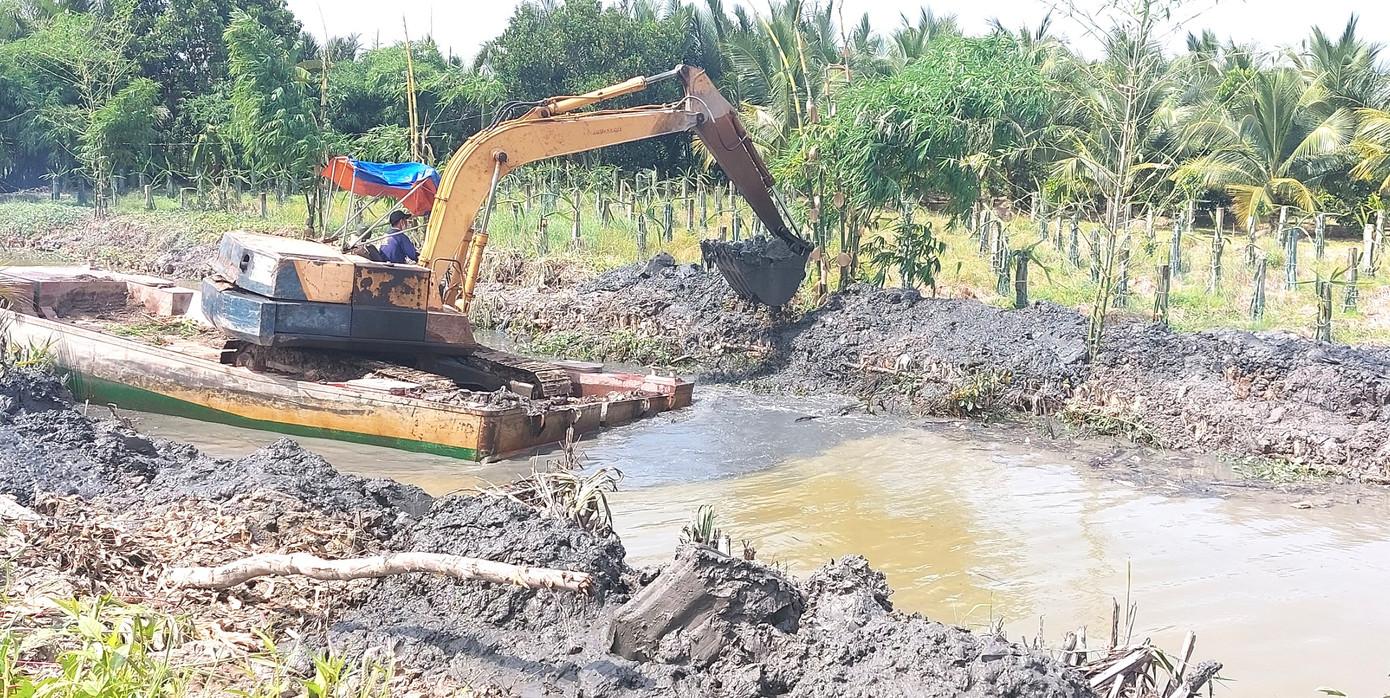 Nạo vét kênh mương nội đồng tại huyện Châu Thành, tỉnh Trà Vinh (Ảnh minh hoạ). Nạo vét kênh mương nội đồng tại huyện Châu Thành, tỉnh Trà Vinh (Ảnh minh hoạ).