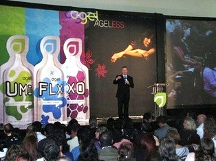 Nhiều thành viên trong hệ thống bán hàng đa cấp của Công ty TNHH Agel Việt Nam cho hay, nhiều người muốn nhanh chóng đạt vị trí cao nên đã tự bỏ tiền tỷ đầu tư mà không theo đúng trình tự phát triển của hệ thống. Sự phát triển bất bình thường dẫn đến Agel rỗng ruột và sụp đổi nhanh chóng