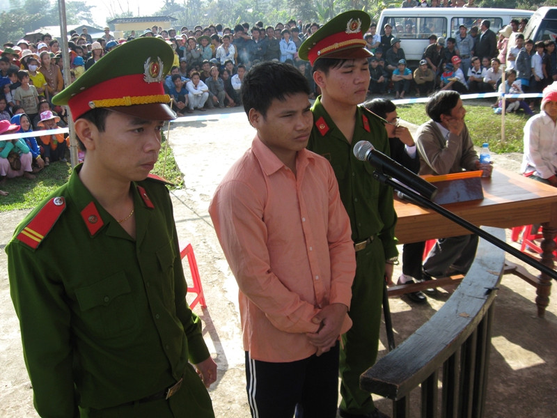 Nghịch tử giết cha tại phiên tòa