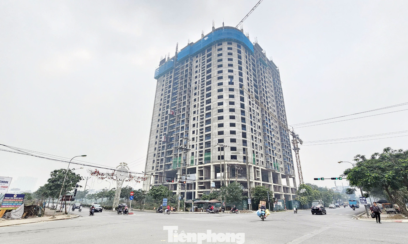 Dự án chung cư Tincom Pháp Vân được xây dựng trên khu đất rộng 56.440 m2 nằm tại ngã tư Nguyễn Bồ, Nguyễn Bắc, thuộc địa bàn xã Tứ Hiệp (huyện Thanh Trì, Hà Nội) tiếp giáp với quận Hoàng Mai do Công ty TNHH Nam Đại Phong và Công ty Cổ phần Tập đoàn Đầu tư và Thương mại Thăng Long làm chủ đầu tư. Ảnh: Đình Phong.
