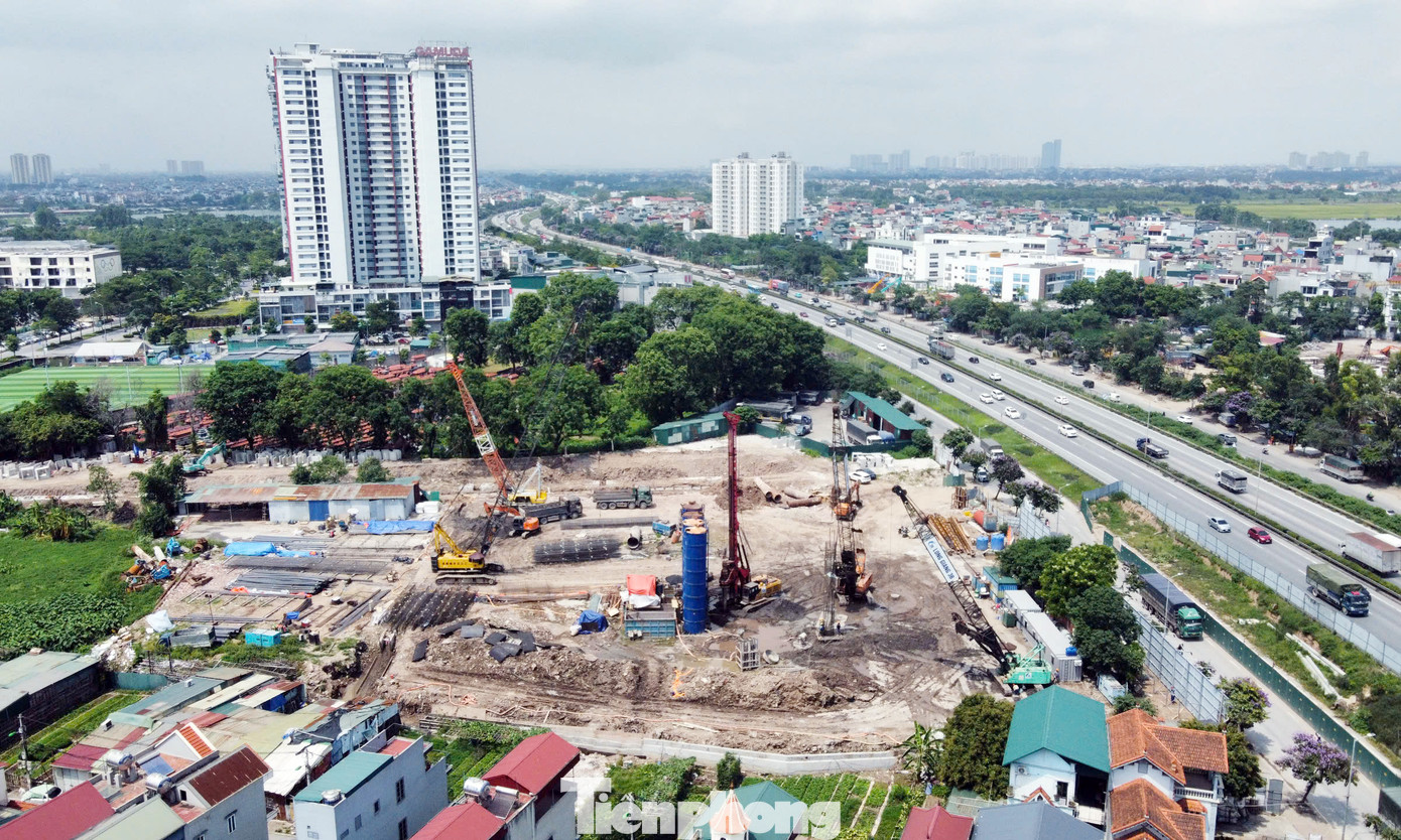 Đầu tiên có thể kể đến là dự án Khu nhà ở kinh doanh Đầm Liễng (tên thương mại Galia Hà Nội) tại phường Yên Sở, quận Hoàng Mai, Hà Nội do Công ty CP Đầu tư và Phát triển Tân Á Đại Thành. Đầu tiên có thể kể đến là dự án Khu nhà ở kinh doanh Đầm Liễng (tên thương mại Galia Hà Nội) tại phường Yên Sở, quận Hoàng Mai, Hà Nội do Công ty CP Đầu tư và Phát triển Tân Á Đại Thành.