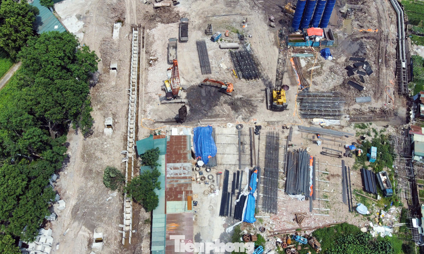 Ghi nhận của PV, dự án Galia Hà Nội đang được khởi động lại, nhiều máy móc tập kết thi công. Ghi nhận của PV, dự án Galia Hà Nội đang được khởi động lại, nhiều máy móc tập kết thi công.