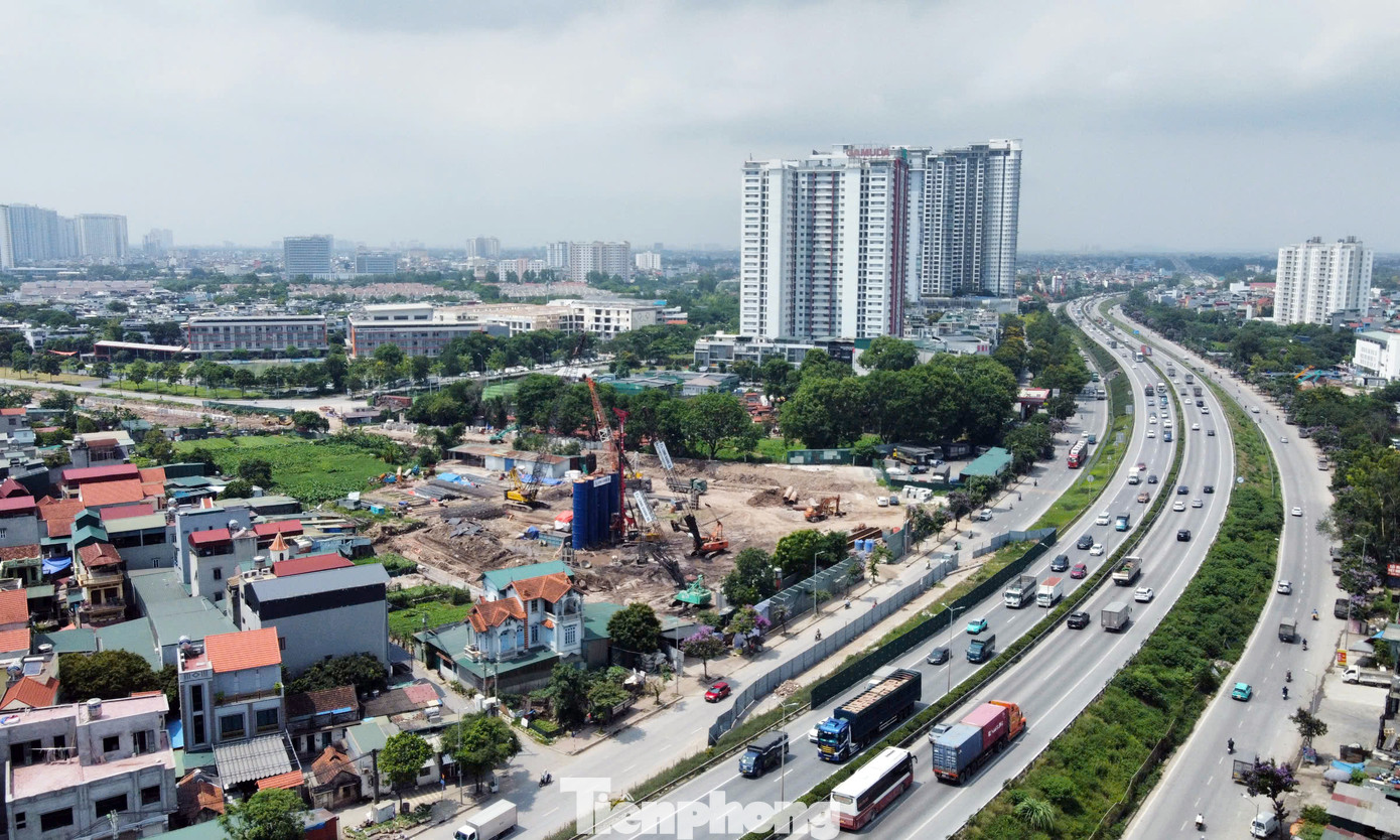 Dù mới có động thái khởi động lại dự án nhưng các trang bất động sản, môi giới đã rầm rộ chào bán, nhận booking căn hộ tại dự án Galia Hà Nội với giá dự kiến khoảng 82 triệu đồng/m2. Dù mới có động thái khởi động lại dự án nhưng các trang bất động sản, môi giới đã rầm rộ chào bán, nhận booking căn hộ tại dự án Galia Hà Nội với giá dự kiến khoảng 82 triệu đồng/m2.