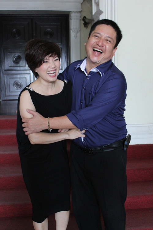 Vợ chồng NSƯT Chí Trung tình cảm và tự nhiên trước ống kính