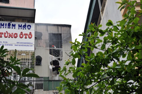 Đám cháy xuất phát từ tầng cao của tòa nhà số 24B phố Đồng Nhân