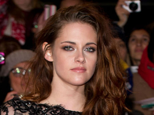 Kristen Stewart được trả đến 500.000 USD (hơn 10 tỉ đồng) cho 15 phút trò chuyện