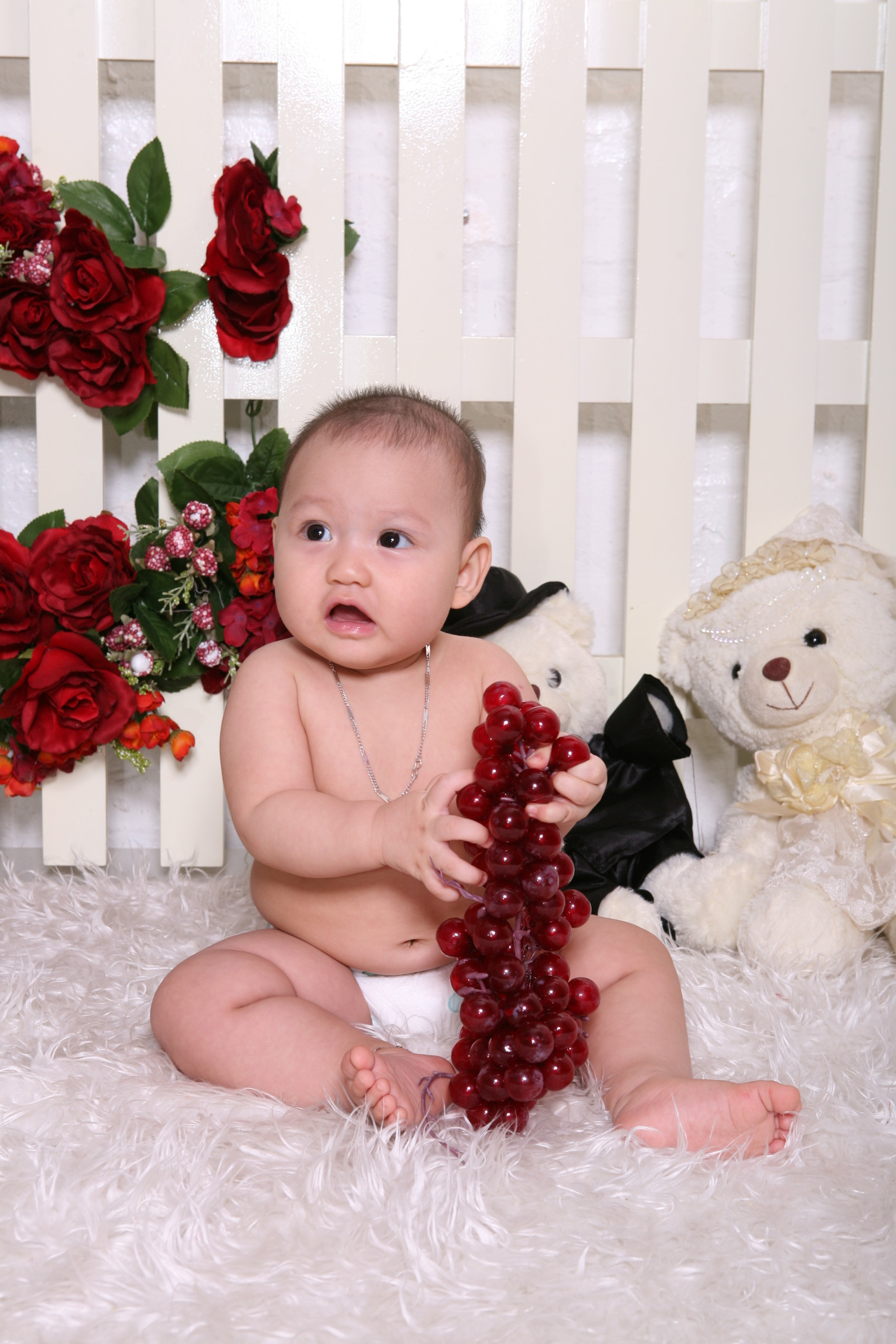 Mới mấy tháng trước thôi, Teddy trông y hệt một cu cậu ấy! Bây giờ thì Teddy cũng váy, cũng kẹp tóc, cũng "sexy" như ai!