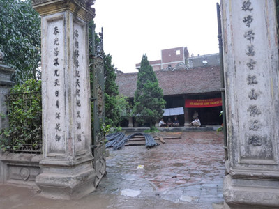 Vật liệu xây dựng để cả trong sân đình