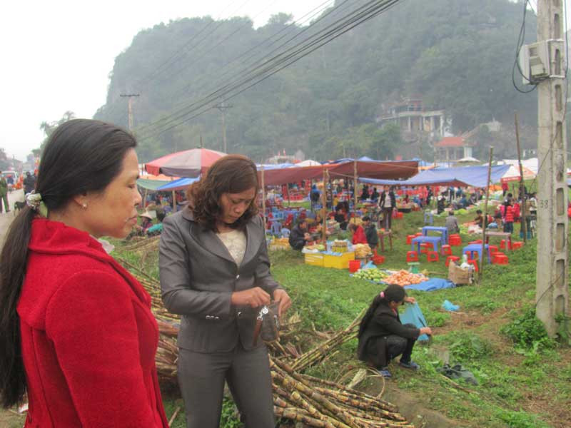 Đông đảo người dân đén dự Lễ hội Tà Lài