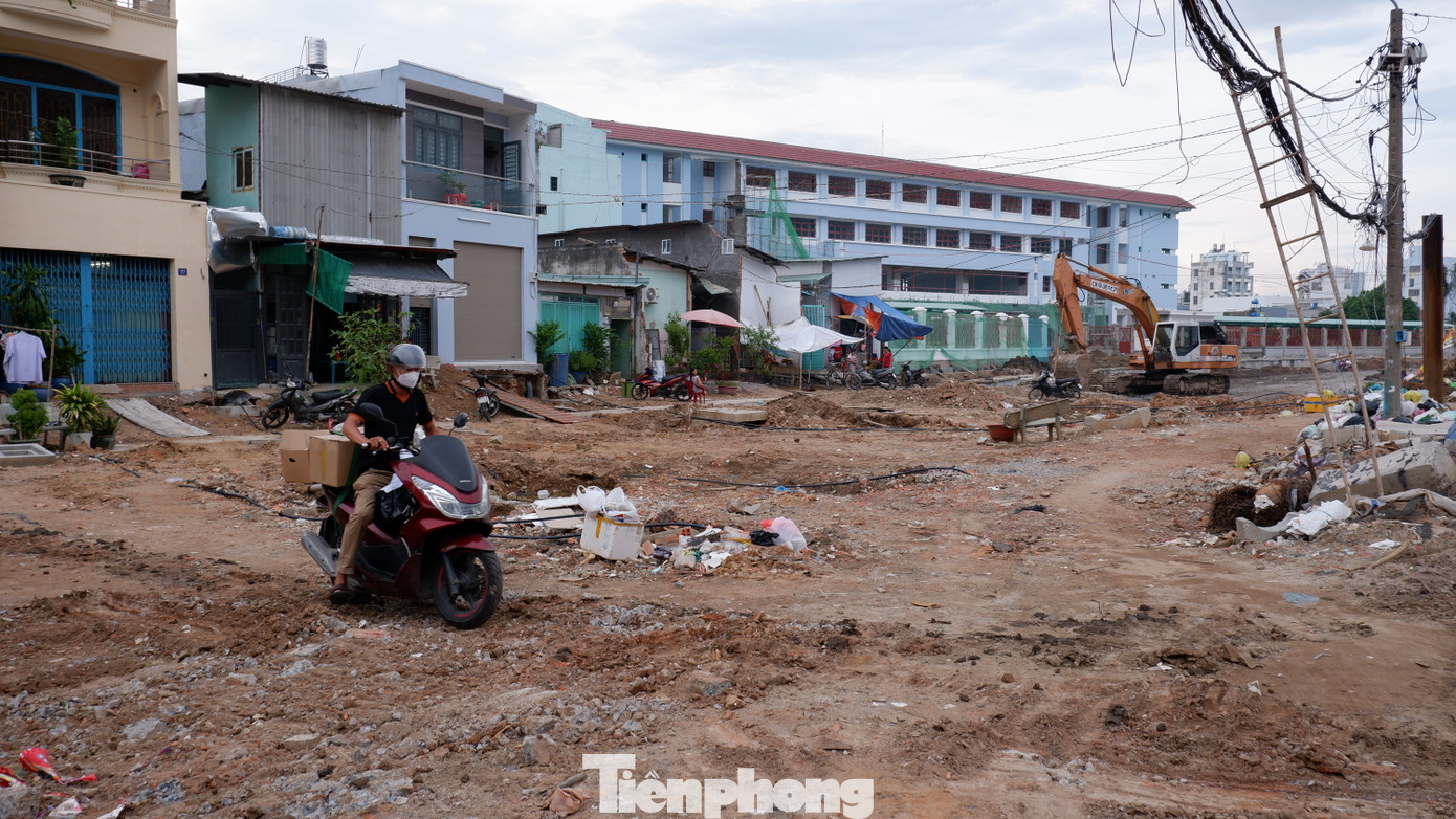 Ngoài ra, đường Tên Lửa (từ đường số 29 đến tỉnh lộ 10, quận Bình Tân) đang được thi công mở rộng.