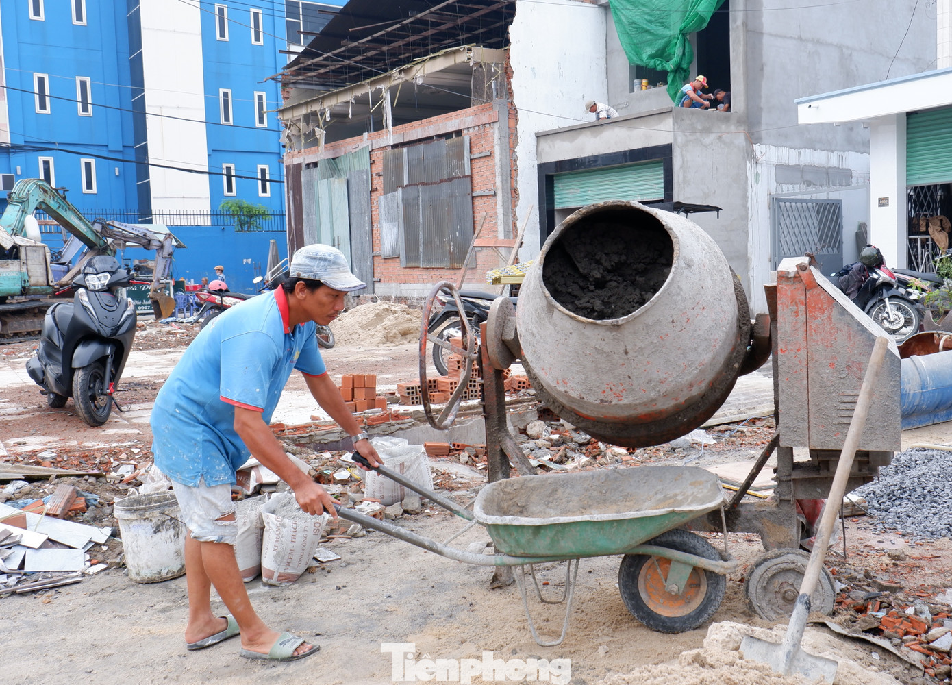 Tổng diện tích sử dụng đất cho dự án phải thực hiện công tác bồi thường hỗ trợ, tái định cư là 1,5ha, với 43 hộ dân trên địa bàn quận Bình Tân phải bàn giao một phần diện tích nhà hiện hữu để thi công dự án.