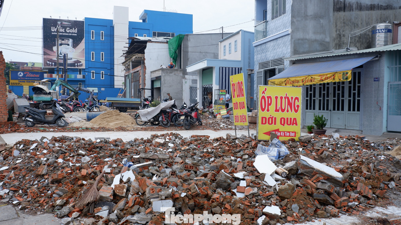 Tổng diện tích sử dụng đất cho dự án phải thực hiện công tác bồi thường hỗ trợ, tái định cư là 1,5ha, với 43 hộ dân trên địa bàn quận Bình Tân phải bàn giao một phần diện tích nhà hiện hữu để thi công dự án.