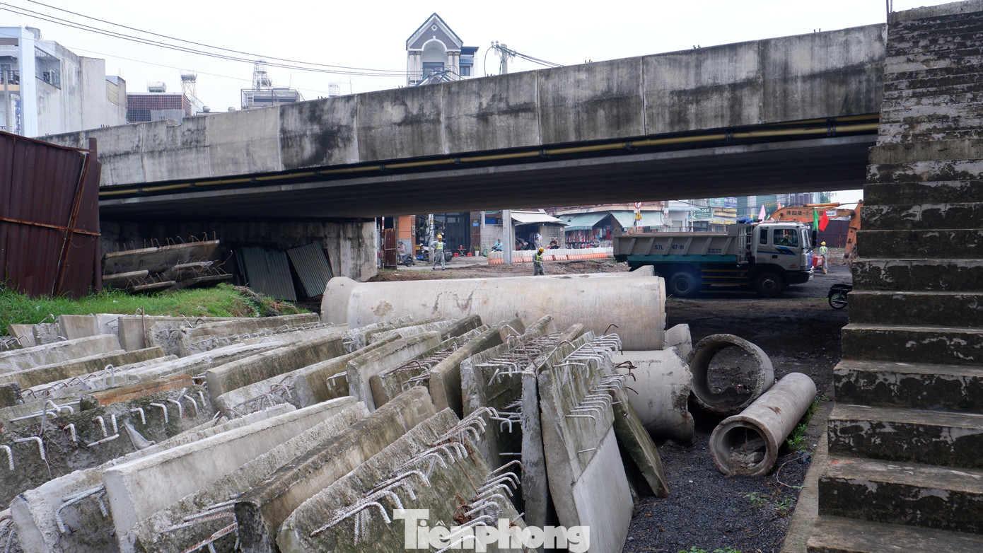 Công trình bị &quot;treo&quot; hơn 5 năm qua.
