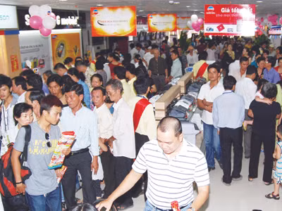 Siêu thị điện máy Thiên Hòa đông nghịt người trong ngày 2-9	Ảnh: LT