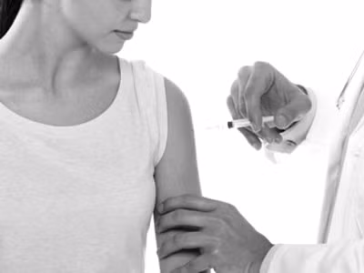 Cần tiêm phòng ngay sau khi bị chó cắn. Ảnh minh họa. Cần tiêm phòng ngay sau khi bị chó cắn Ảnh minh họa