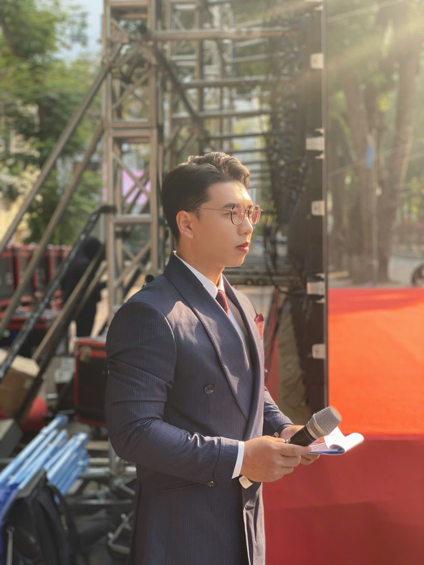 MC Bảo Nhật chia sẻ lần thứ 3 được đồng hành với Chủ Nhật Đỏ là niềm hạnh phúc. “Tôi thấy đây là chương trình rất ý nghĩa giúp thế hệ trẻ và cộng đồng hiểu rõ hơn về nghĩa cử cao đẹp hiến máu cứu người. Các bạn trẻ sinh viên, tình nguyện viên năm nào cũng nhiệt huyết, năng động không chỉ trong các hoạt động hiến máu mà còn trong các hoạt động khác giúp lan tỏa thông điệp và ý nghĩa của chương trình. Thế hệ trẻ ngày nay biết yêu nước theo những cách riêng và đồng hành với các chương trình hiến máu như Chủ Nhật Đỏ cũng là một trong những hành động yêu nước văn minh và đáng ghi nhận”.