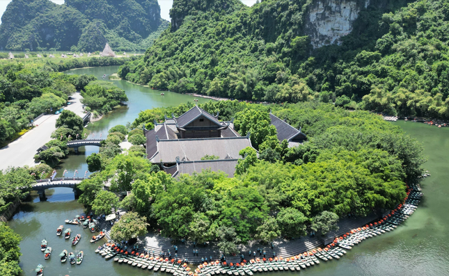 Di sản đóng góp quan trọng vào phát triển du lịch, thúc đẩy ngành văn hóa.