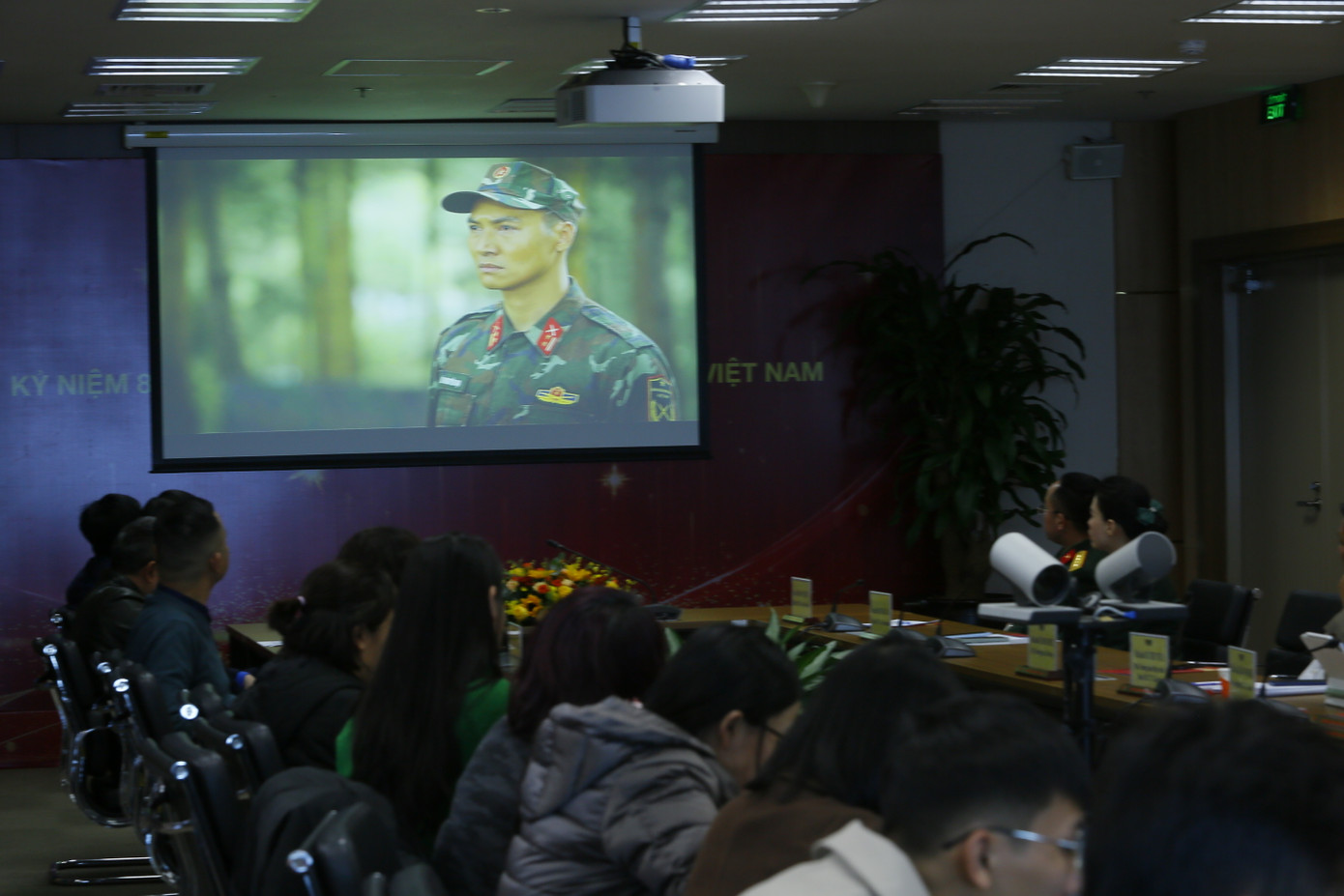 Bên cạnh phim ảnh, chương trình nghệ thuật, một số trò chơi truyền hình về người lính tạo ra sân chơi mới mẻ. Bên cạnh phim ảnh, chương trình nghệ thuật, một số trò chơi truyền hình về người lính tạo ra sân chơi mới mẻ.