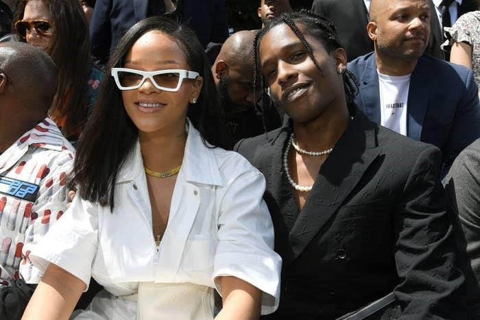 Rihanna và A$AP Rocky từng cùng nhau xuất hiện trong show diễn ra mắt BST Xuân - Hè của Louis Vuitton tại Paris (Pháp). Rihanna và A$AP Rocky từng cùng nhau xuất hiện trong show diễn ra mắt BST Xuân - Hè của Louis Vuitton tại Paris (Pháp).