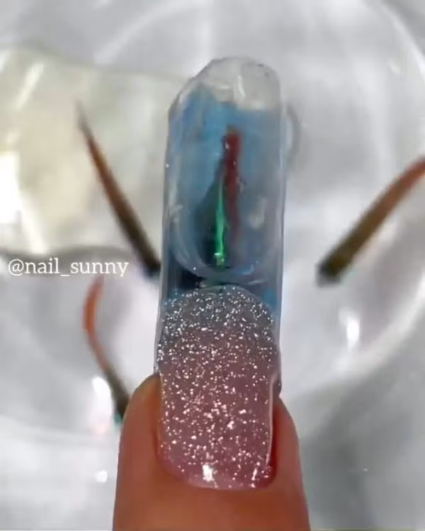 Mẫu móng tay "Bể thủy sinh" bị cộng đồng mạng "ném đá". Ảnh: Jam Press/@ nail_sunny