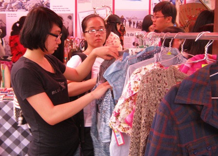 Túi tiền eo hẹp, người tiêu dùng cũng mất luôn hứng thú đi ngắm hàng hóa