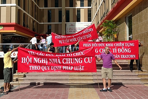 Người dân chung cư 'dát vàng' đội nắng 40 độ tố chủ đầu tư 'om' sổ đỏ ảnh 7 Người dân chung cư 'dát vàng' đội nắng 40 độ tố chủ đầu tư 'om' sổ đỏ ảnh 7