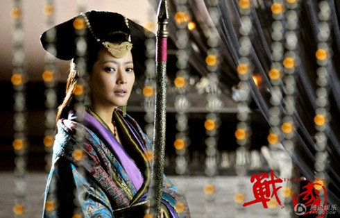 Kim Hee Sun lựa chọn “Chiến quốc”, một phim điện ảnh nghệ thuật, cho sự trở lại của mình chứ không phải một chương trình giải trí truyền hình hoặc một bộ phim thương mại. Thêm nữa, lời đề nghị đóng "Chiến quốc" đến đúng vào thời điểm cô đã thu xếp ổn thỏa việc gia đình và sẵn sàng đón nhận thách thức mới.. Kim Hee Sun lựa chọn “Chiến quốc”, một phim điện ảnh nghệ thuật, cho sự trở lại của mình chứ không phải một chương trình giải trí truyền hình hoặc một bộ phim thương mại. Thêm nữa, lời đề nghị đóng