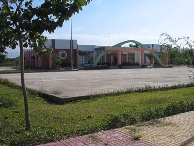 Trung tâm Văn hóa Thể thao ở quận Ô Môn (Cần Thơ) xây dựng năm 2008 tốn hơn 60 tỉ đồng, lớn nhất khu vực ĐBSCL, nay hầu như bỏ hoang. Ảnh: Sáu Nghệ 