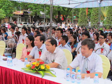 Đông đảo quan khách dự lễ khai trương nhà sách