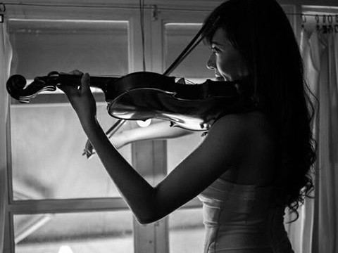 Những bức ảnh của hot girl này đang là đề tài bàn tán của các trang mạng xã hội