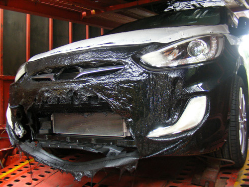 Chiếc ô tô bị cháy phần đầu, đây là chiếc “bị thương” nhẹ nhất trong vụ hỏa hoạn . Chiếc ô tô bị cháy phần đầu, đây là chiếc “bị thương” nhẹ nhất trong vụ hỏa hoạn