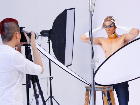 Anh chàng đã có bức hình thành công sau khi 'mô phỏng' biểu cảm của Giám Khảo Đỗ Mạnh Cường