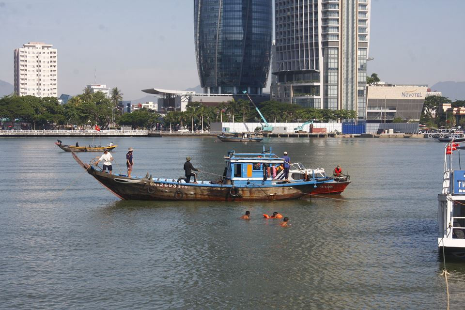 Tìm thấy cả 3 thi thể nạn nhân vụ chìm tàu trên sông Hàn ảnh 5